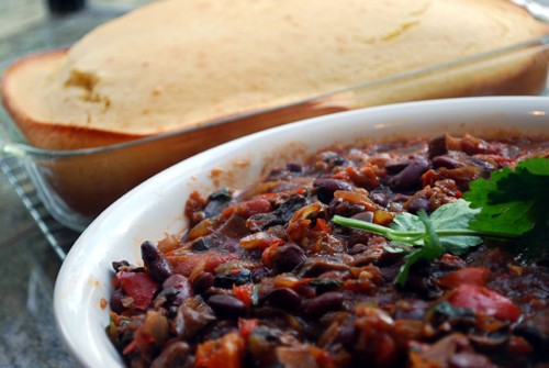 Frugal Winter Recipe: Vegetarian Chili and Cornbread